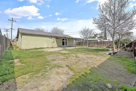 Exterior - 756 E North Way, Dinuba, CA 93618 photo 6 of 9