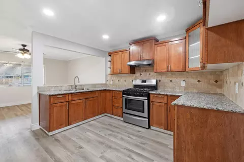 Kitchen - 756 E North Way, Dinuba, CA 93618 photo 2 of 4