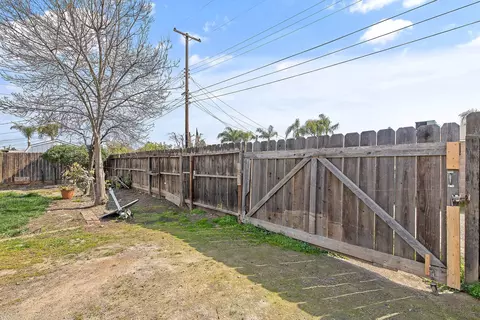 Exterior - 756 E North Way, Dinuba, CA 93618 photo 9 of 9