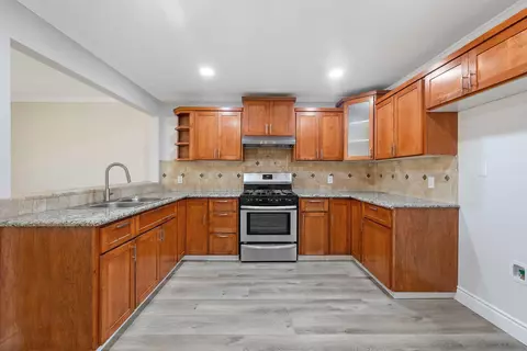 Kitchen - 756 E North Way, Dinuba, CA 93618 photo 3 of 4