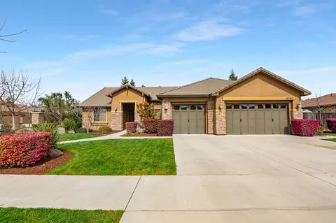 4040 W Oriole Ct, Visalia, CA 93291