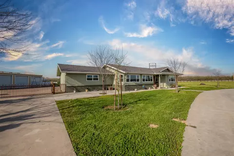 15521 E Lincoln Ave, Parlier, CA 93648