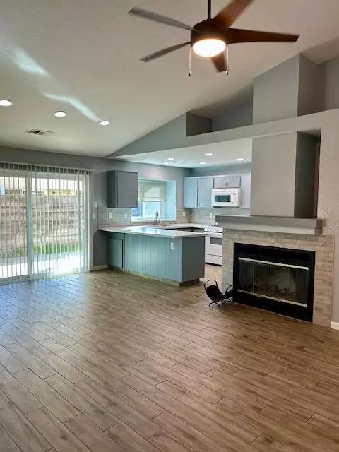 1339 E Castlecrest Ave, Visalia, CA 93292 photo 11