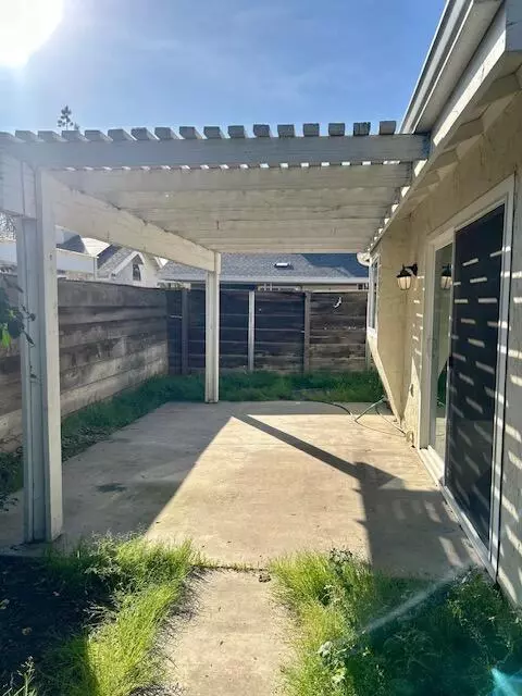 1339 E Castlecrest Ave, Visalia, CA 93292 photo 3