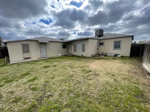 Exterior - 406 E Myrtle St, Hanford, CA 93230 photo 4 of 4