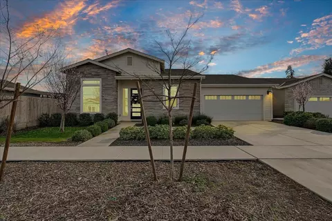 2629 W Andrew Ln, Hanford, CA 93230