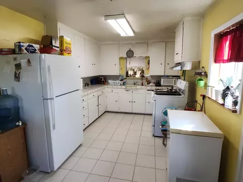 Kitchen - 25375 Ave 208 #208, Strathmore, CA 93267 photo 1 of 1