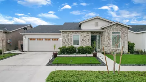 335 E Taylor Ave, Visalia, CA 93291