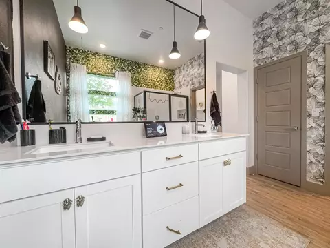 335 E Taylor Ave, Visalia, CA 93291 photo 18