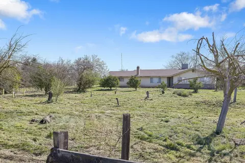Exterior - 1661 W Visalia Rd, Exeter, CA 93221 photo 2 of 19