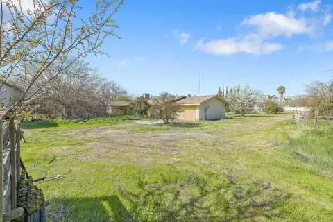 Exterior - 1661 W Visalia Rd, Exeter, CA 93221 photo 15 of 19