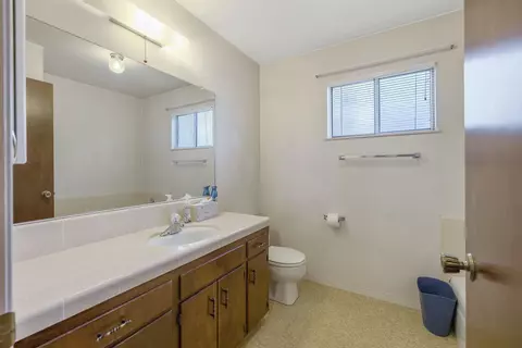 Bath - 1661 W Visalia Rd, Exeter, CA 93221 photo 1 of 4