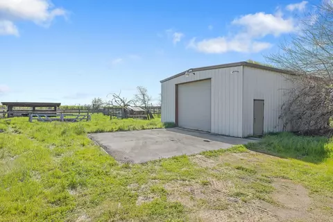 Exterior - 1661 W Visalia Rd, Exeter, CA 93221 photo 11 of 19