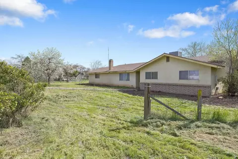 Exterior - 1661 W Visalia Rd, Exeter, CA 93221 photo 4 of 19