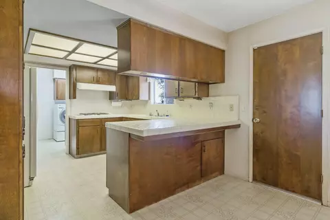 Kitchen - 1661 W Visalia Rd, Exeter, CA 93221 photo 2 of 5