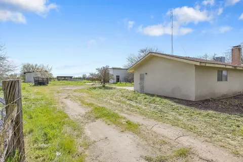 Exterior - 1661 W Visalia Rd, Exeter, CA 93221 photo 7 of 19