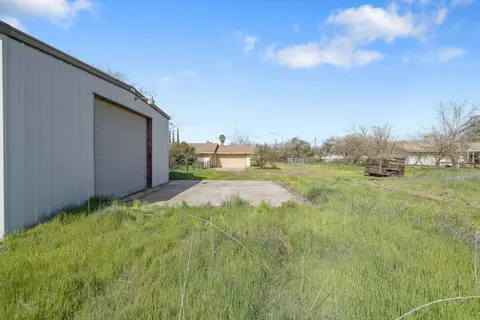 Exterior - 1661 W Visalia Rd, Exeter, CA 93221 photo 17 of 19
