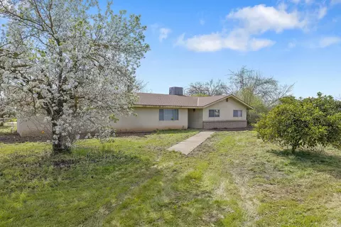 Exterior - 1661 W Visalia Rd, Exeter, CA 93221 photo 3 of 19