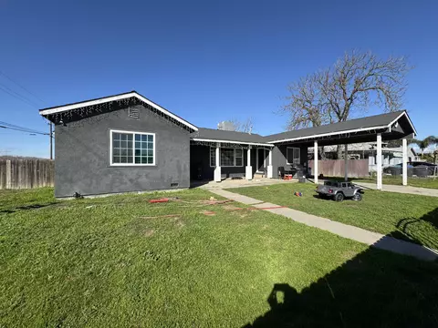 684 W Matheny Ave, Tulare, CA 93274