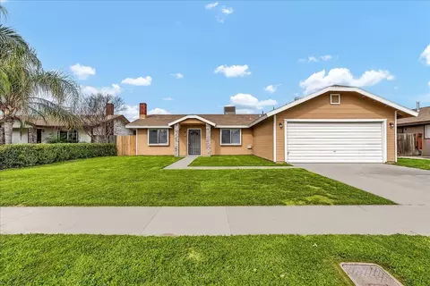 1248 W Pleasant Ave, Tulare, CA 93274
