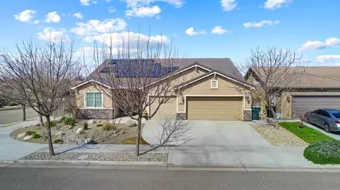 2360 Bay Hill Ave, Tulare, CA 93274