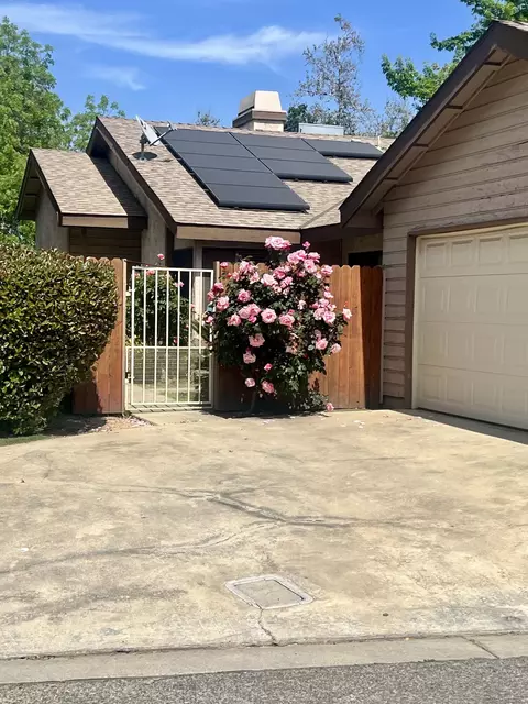 1826 E Babcock Ave, Visalia, CA 93292 photo 1