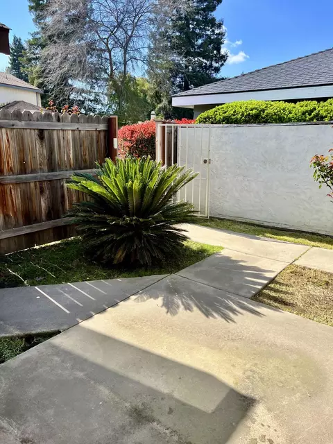 1826 E Babcock Ave, Visalia, CA 93292 photo 32