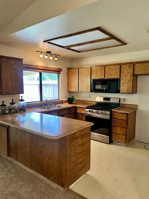 1826 E Babcock Ave, Visalia, CA 93292 photo 14