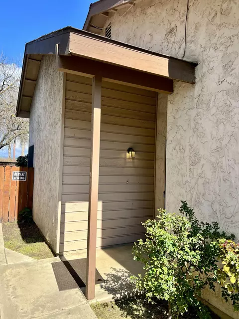 1826 E Babcock Ave, Visalia, CA 93292 photo 4