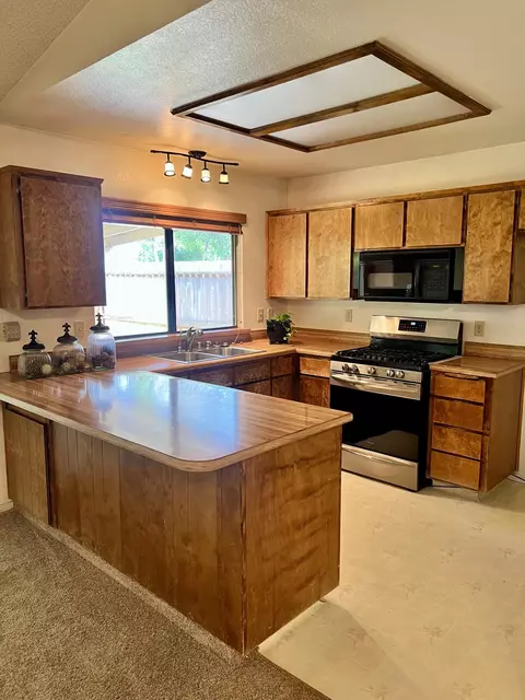 1826 E Babcock Ave, Visalia, CA 93292 photo 12