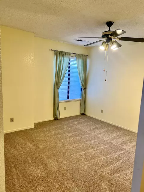 1826 E Babcock Ave, Visalia, CA 93292 photo 18