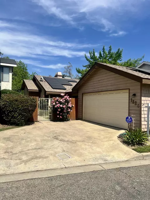 1826 E Babcock Ave, Visalia, CA 93292 photo 2