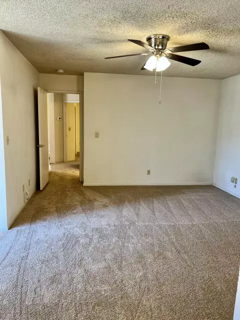 1826 E Babcock Ave, Visalia, CA 93292 photo 21