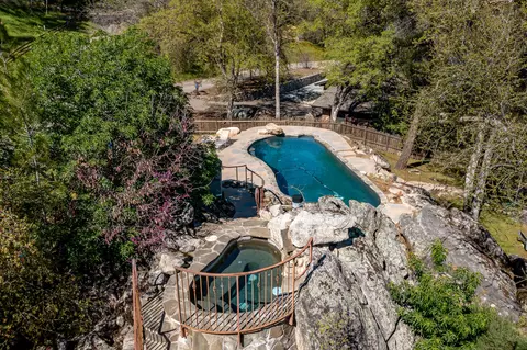 43620 Washburn Dr, Three Rivers, CA 93271