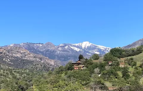 44447 Dinely Dr, Three Rivers, CA 93271