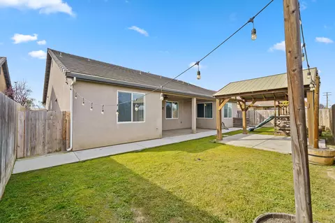 Exterior - 816 E Copper Ave, Visalia, CA 93292 photo 4 of 4