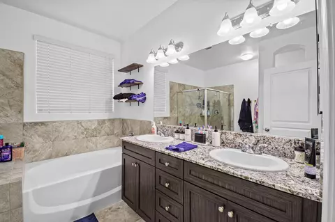 Bath - 816 E Copper Ave, Visalia, CA 93292 photo 5 of 5