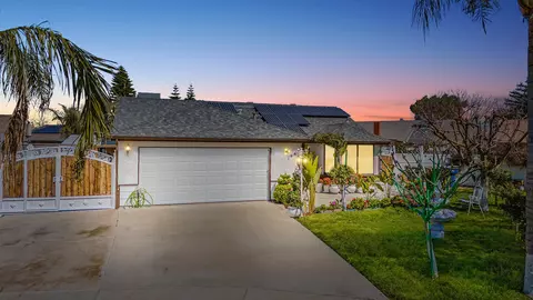 1748 E Target Ave, Tulare, CA 93274 photo 2