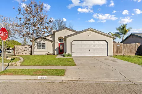 1808 Applewood St, Tulare, CA 93274