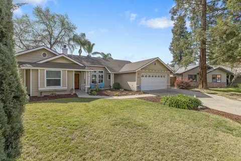 2533 E Vine Ct, Visalia, CA 93292 photo 2