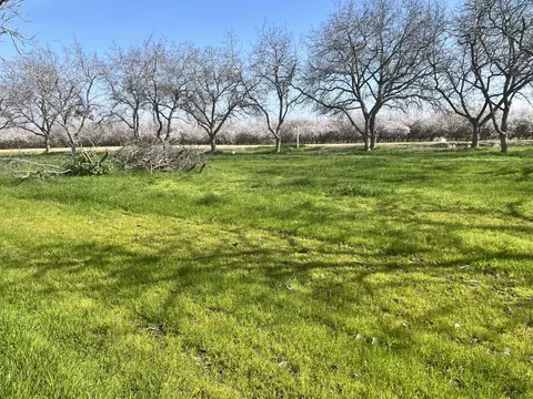 6996 Grangeville Blvd, Hanford, CA 93230