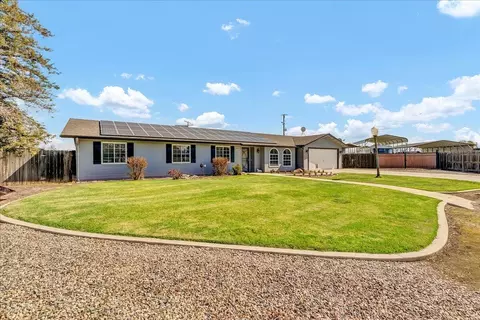 2166 Morris Ct, Exeter, CA 93221