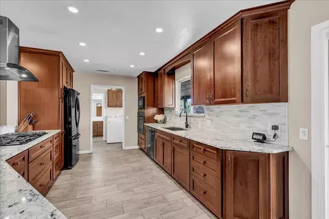 Kitchen - 2166 Morris Ct, Exeter, CA 93221 photo 4 of 4
