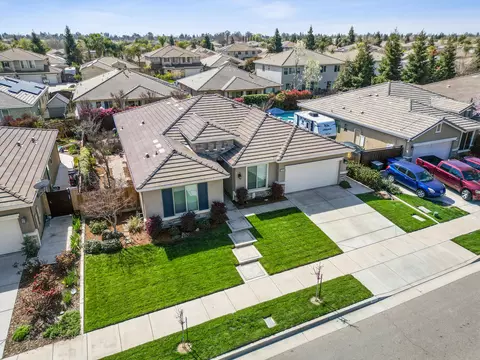 2945 W Perez Ave, Visalia, CA 93291