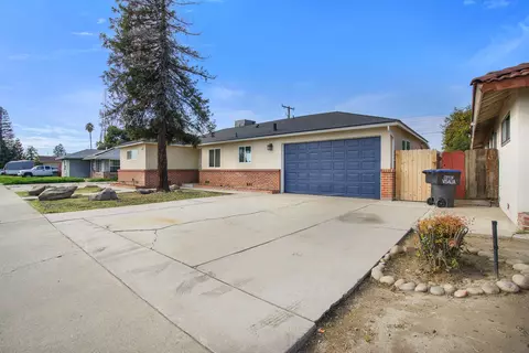 2404 W Walnut Ave, Visalia, CA 93277