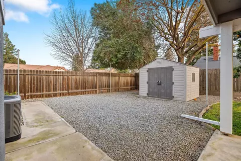 1843 E Westcott Ct, Visalia, CA 93292 photo 57