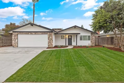 2801 W Dorothea Ave, Visalia, CA 93277