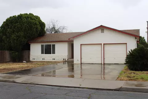 1992 E Meadow Ln, Dinuba, CA 93618