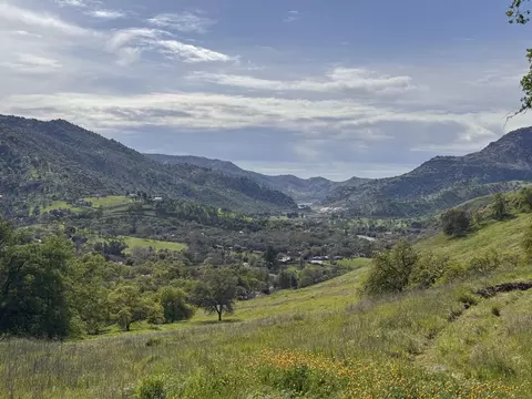 42065 Quail Run Dr, Three Rivers, CA 93271
