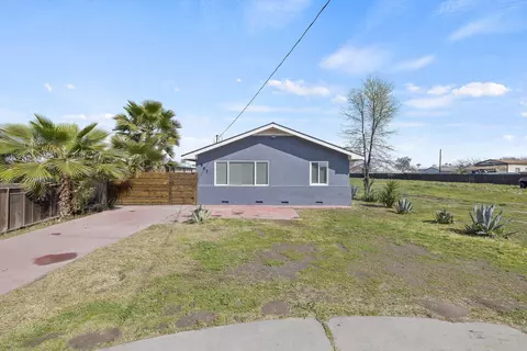 982 Davis St, Hanford, CA 93230